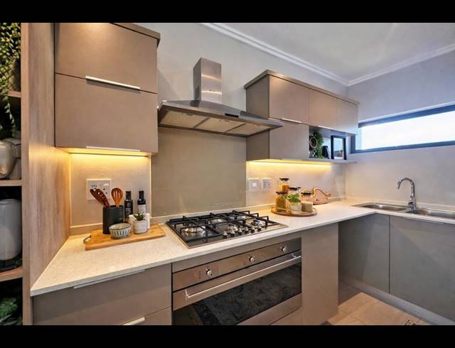 3 BEDROOM APARTMENT FOR SALE IN BRYANSTON